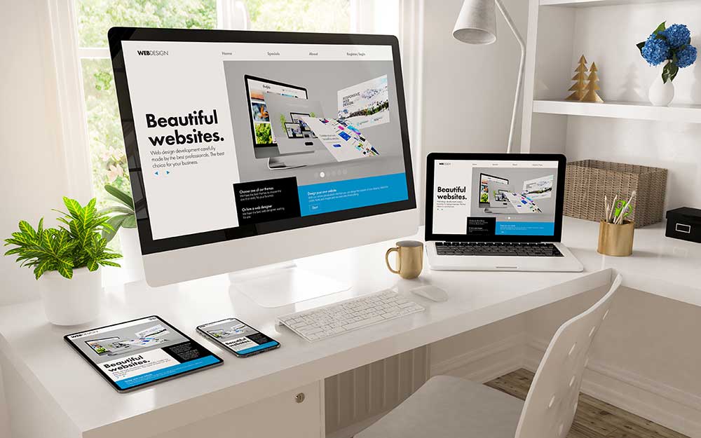 Computer auf dem Tisch. Website-Design. 